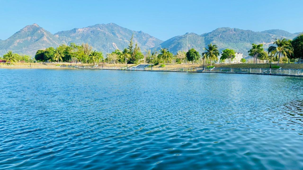 The Track Homestay - Near Bai Dai Beach Cam Lam ภายนอก รูปภาพ