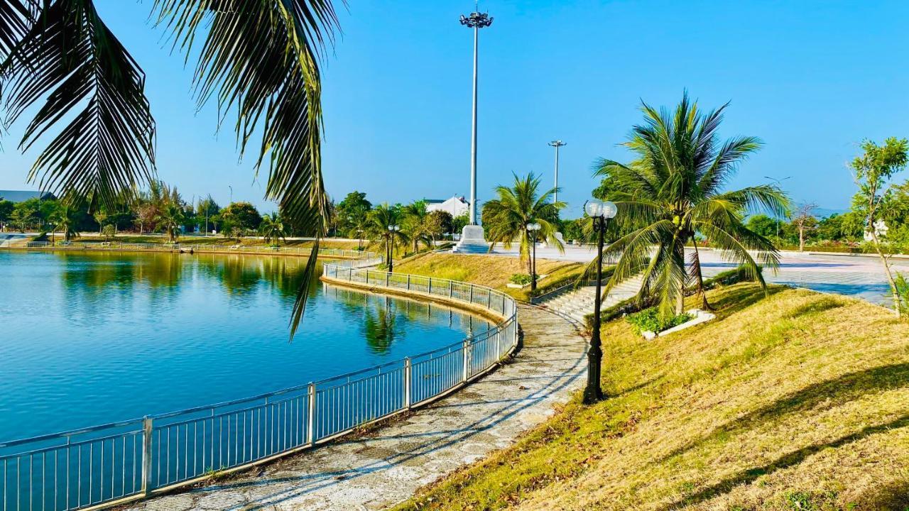 The Track Homestay - Near Bai Dai Beach Cam Lam ภายนอก รูปภาพ