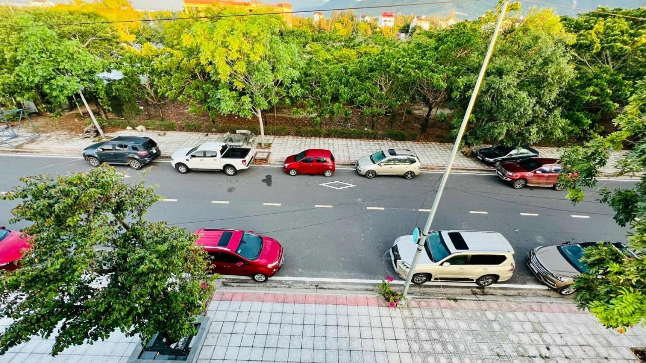 The Track Homestay - Near Bai Dai Beach Cam Lam ภายนอก รูปภาพ