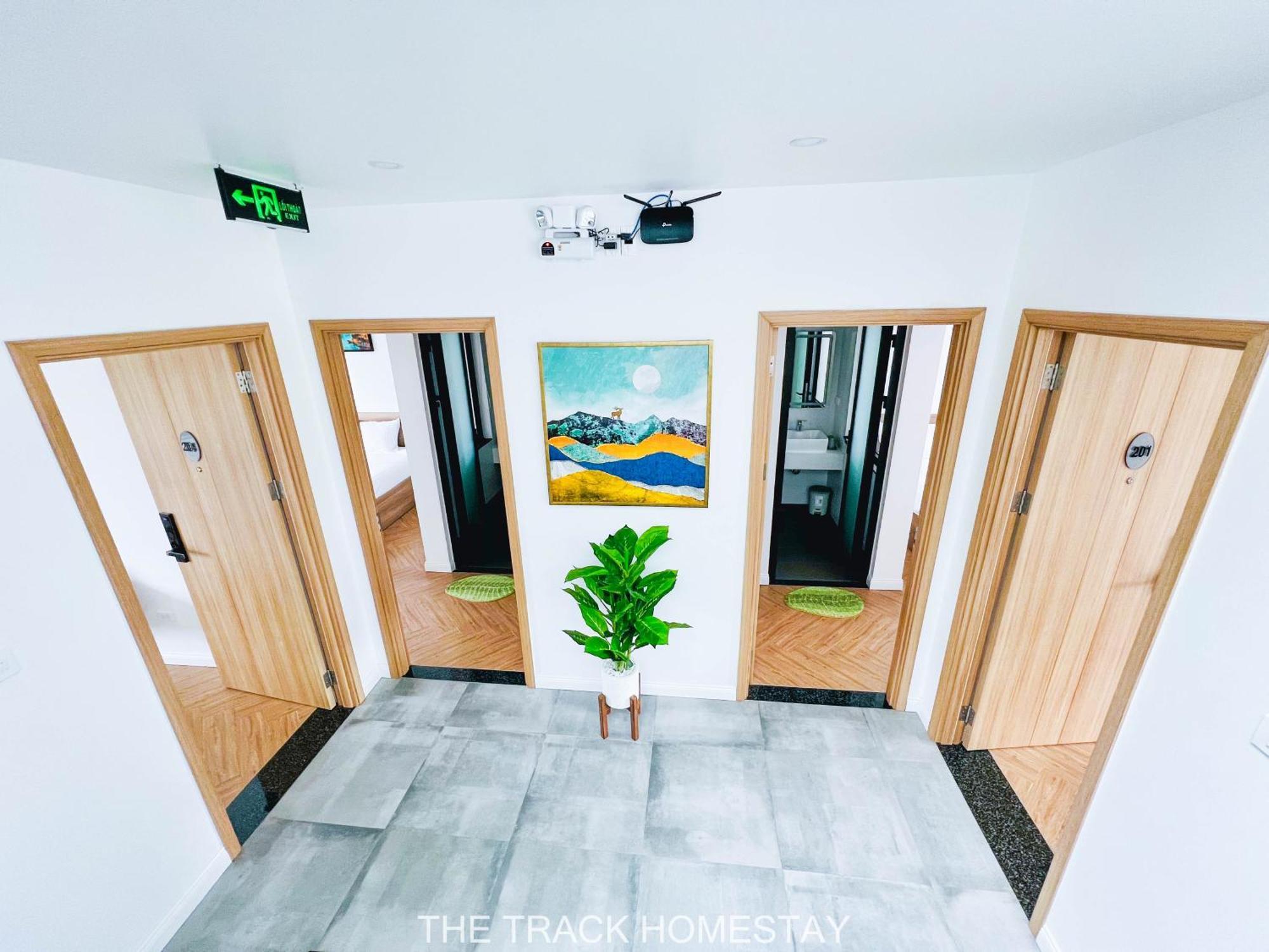 The Track Homestay - Near Bai Dai Beach Cam Lam ภายนอก รูปภาพ