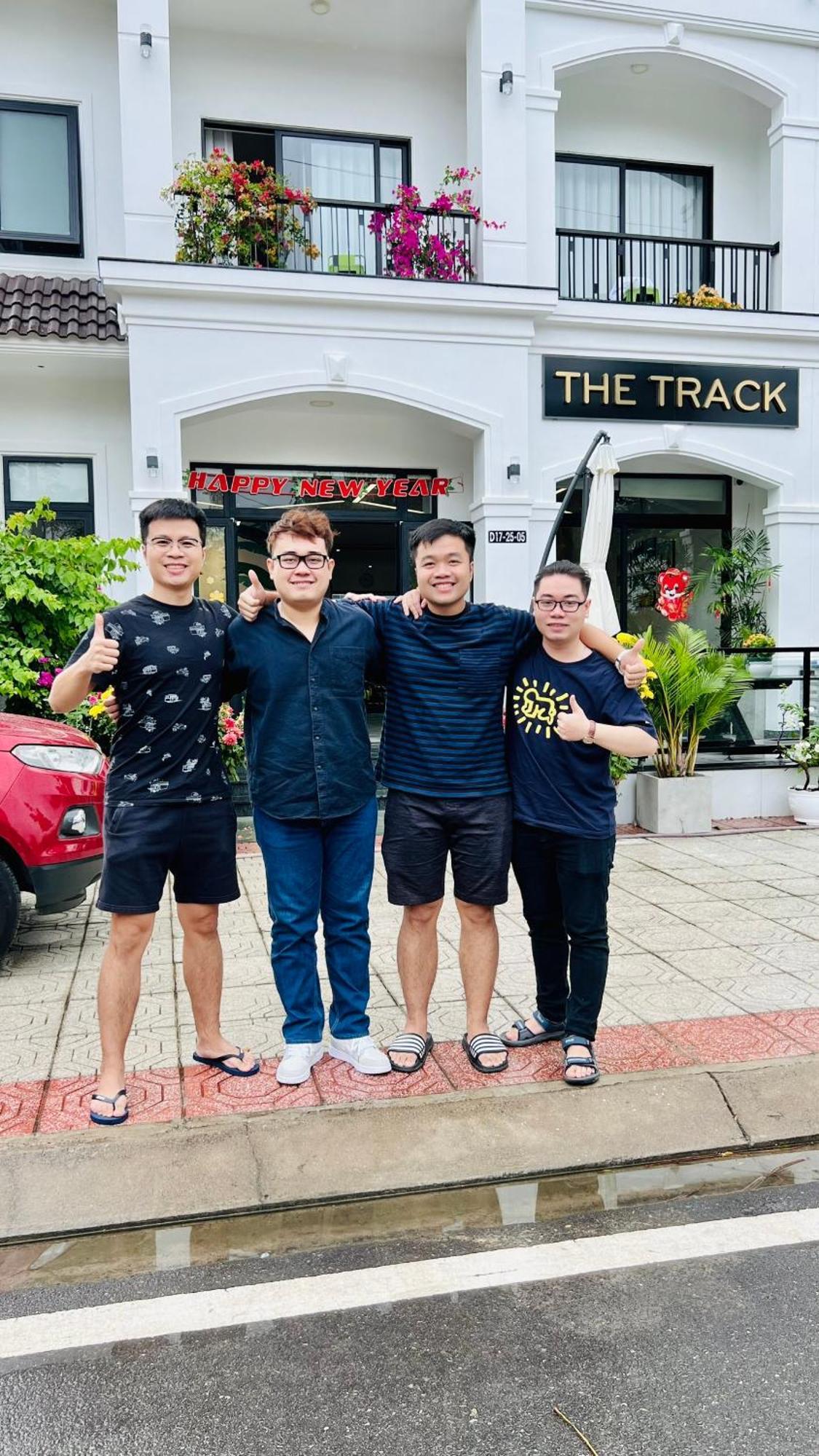 The Track Homestay - Near Bai Dai Beach Cam Lam ภายนอก รูปภาพ