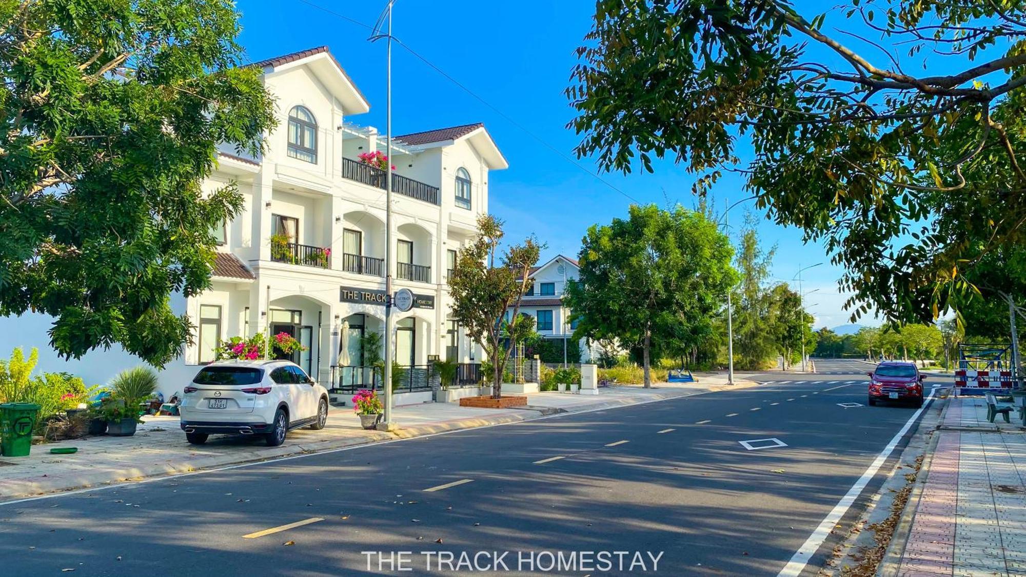 The Track Homestay - Near Bai Dai Beach Cam Lam ภายนอก รูปภาพ