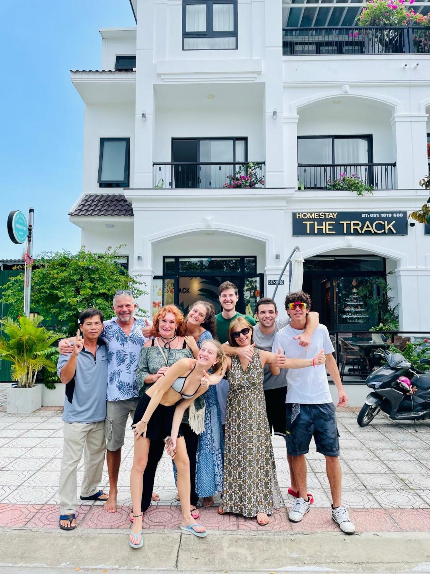 The Track Homestay - Near Bai Dai Beach Cam Lam ภายนอก รูปภาพ